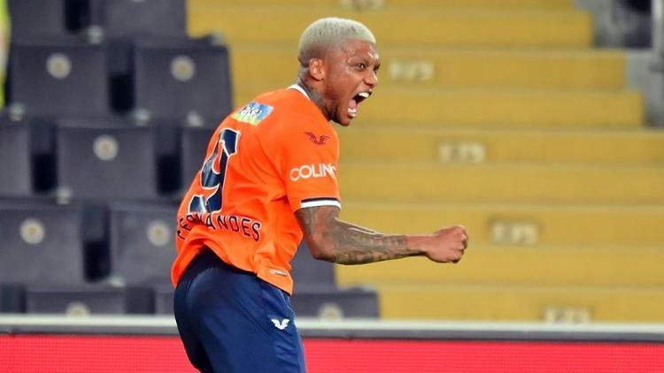 Başakşehir, Junior Fernandes'e veda etti