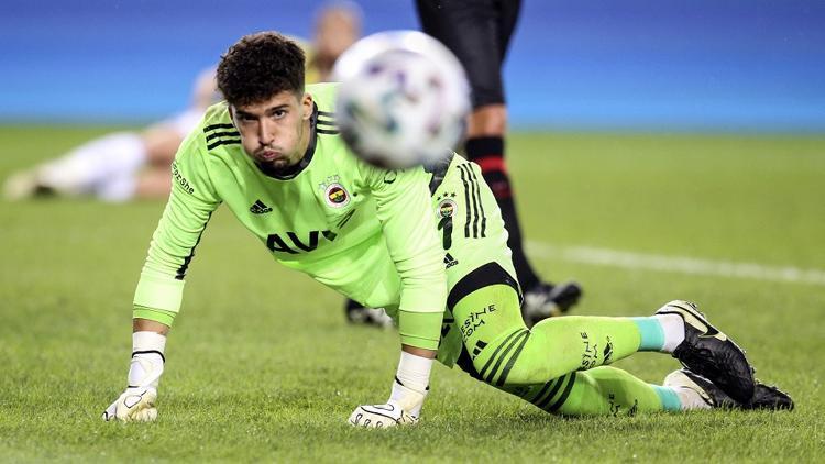 Fenerbahçe'de sezonun en istikrarlı ismi Altay Bayındır oldu! 33 maç, 2 bin 970 dakika...
