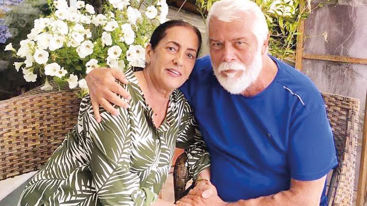 Tamer Yiğit'ten romantik kutlama