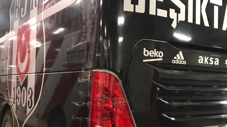 Beşiktaş kafilesine taşlı saldırı