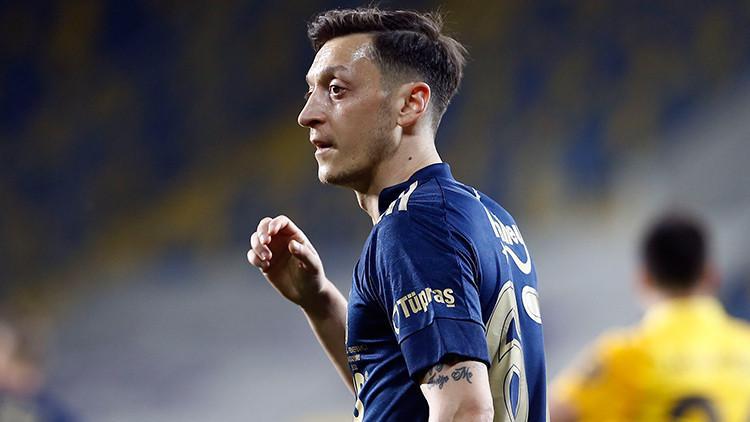 Mesut Özil'den flaş fantezi futbol kadrosu! Galatasaraylı yıldız...
