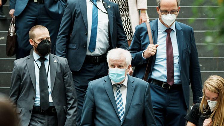 Pandemide aşırı sağda tehlike tırmanış!