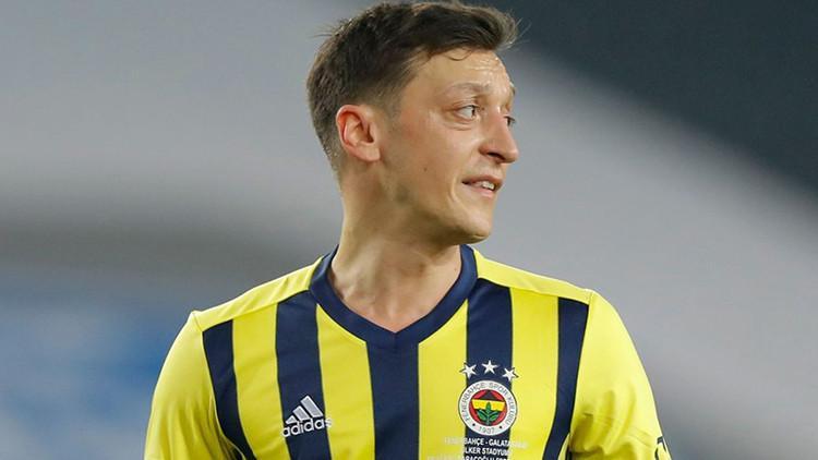 Mesut Özil'in menajerinden flaş teknik adam açıklaması! "Kimseye referans olmadı"