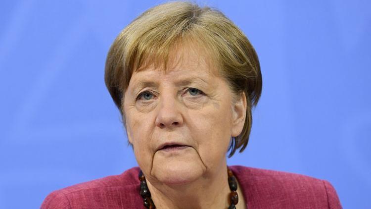 Merkel maçı izleyecek ama...