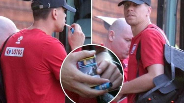 Polonyalı kaleci Wojciech Szczesny maç öncesinde fena yakalandı