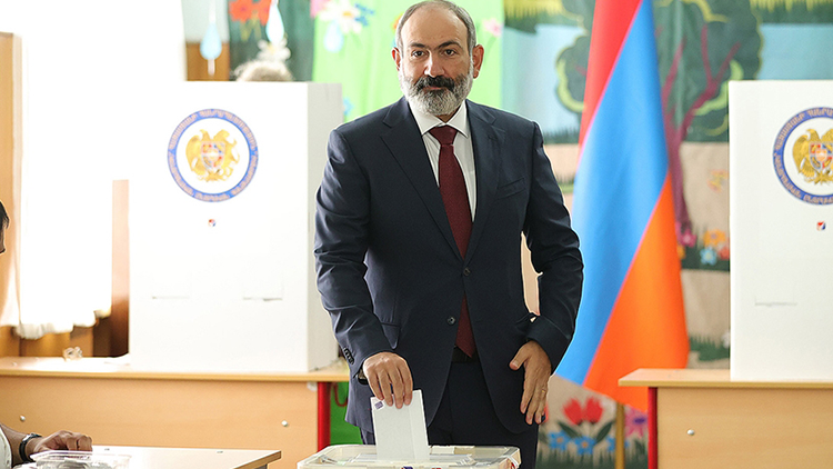 Son dakika... Ermenistan'da seçimi Paşinyan’ın partisi kazandı