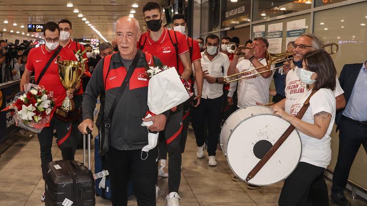 CEV Avrupa Altın Ligi'nde şampiyon olan A Milli Erkek Voleybol Takımı, yurda döndü