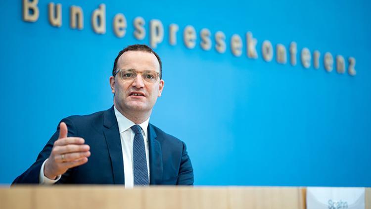 Spahn’a ‘mucize ilac’ı israf etti suçlaması