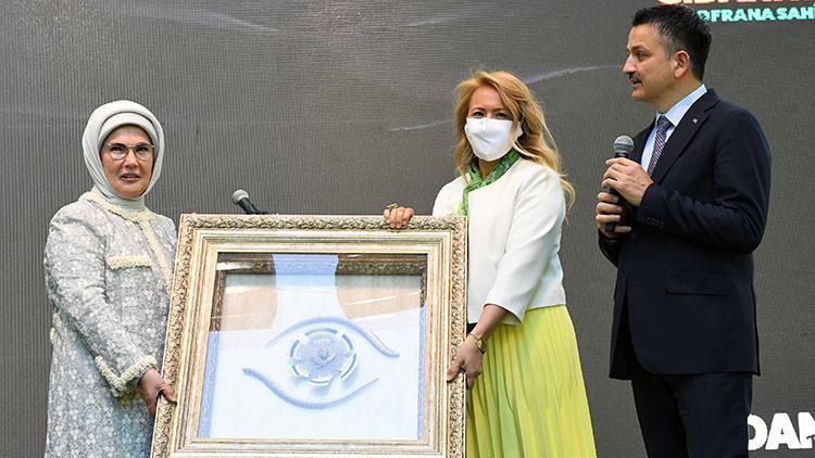 Emine Erdoğan'dan önemli mesajlar: 'Tüm belediyelerimizin ciddiye almaları gerektiğini düşünüyorum'