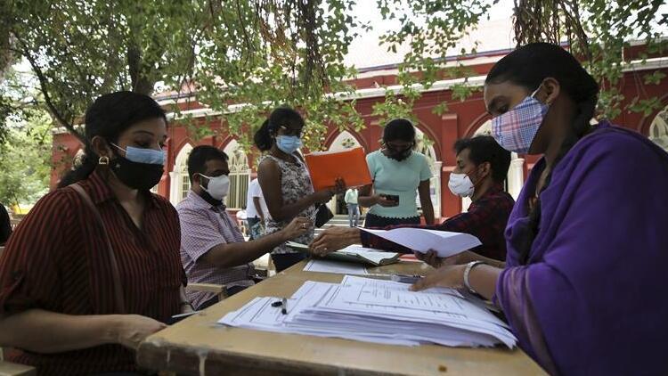 Hindistanda Kovid-19 salgınında tedavisi süren hasta sayısı azalmaya devam ediyor