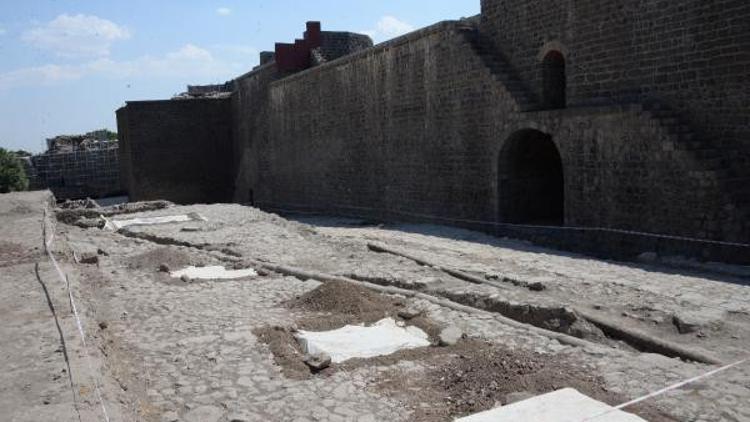 Diyarbakır'ın 5 bin yıllık surlarının sırrı araştırılıyor