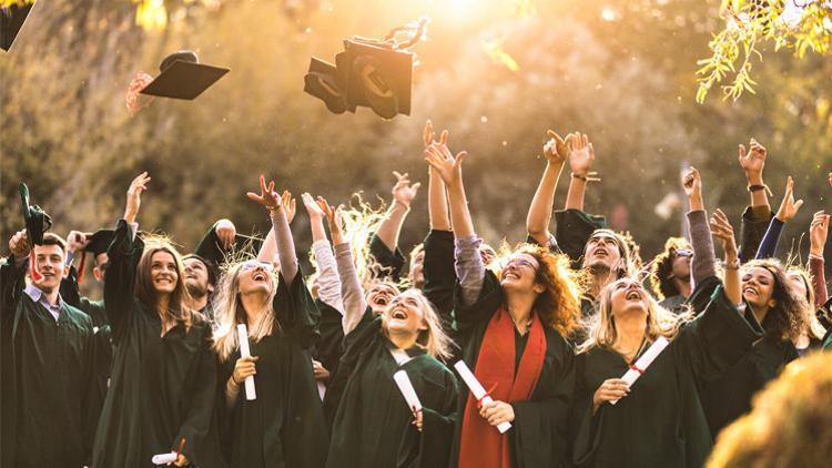 47 yılda 50 bin öğrenciye burs