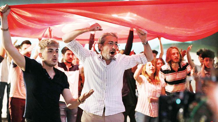Erkan Petekkaya, Aslıhan Karalar ve Baran Bölükbaşı 'Şafak Vakti'ni anlattı: O gece bir destan yazıldı