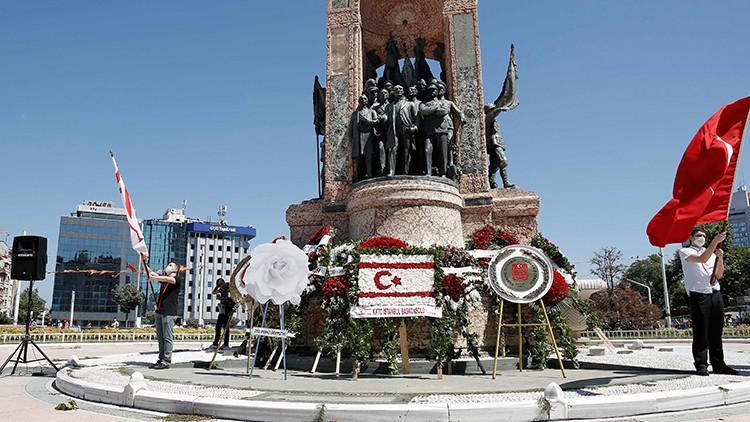 Taksim'de 20 Temmuz Özgürlük ve Barış Bayramı kutlaması