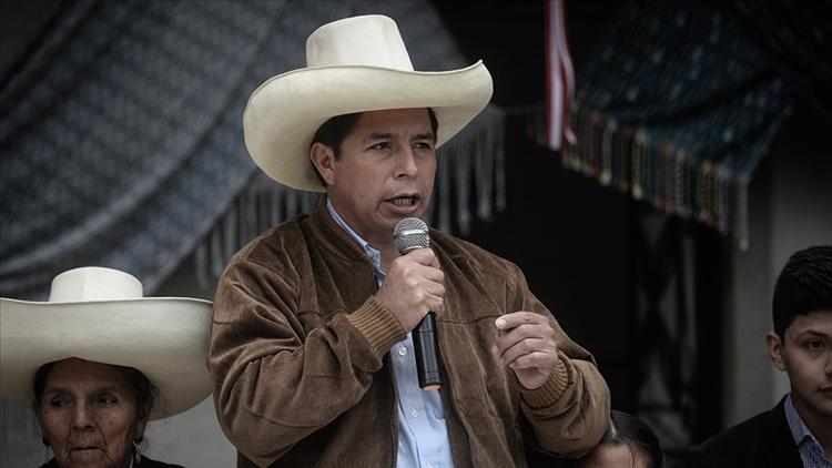 Peru'da zafer Pedro Castillo'nun!