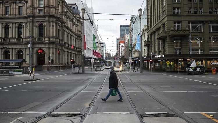 Melbourne'de koronavirüs yasakları uzatıldı