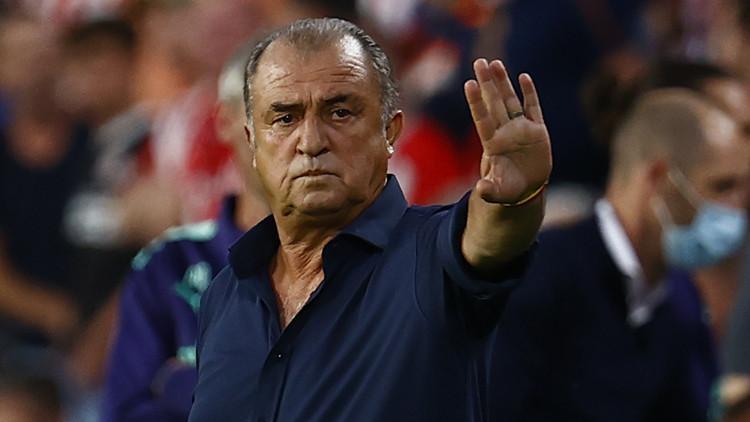 Galatasaray'da Fatih Terim'in basın toplantısında "Kim merak etmiş?" gerginliği yaşandı