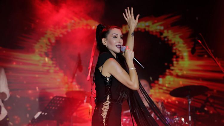 Hande Yener: Hayranlarım üzülmesin diye kimseye söylemedim