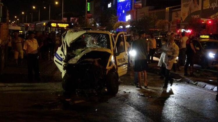Polis aracı otomobille çarpıştı: 1 şehit, 4 yaralı