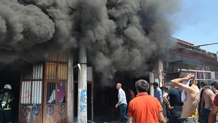 son dakika aksaray da sanayi sitesinde yangin panigi son dakika aksaray da sanayi sitesinde yangin panigi