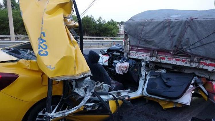 İzmir'de feci kaza! Kazakistanlı kadın öldü, 2 ağır yaralı