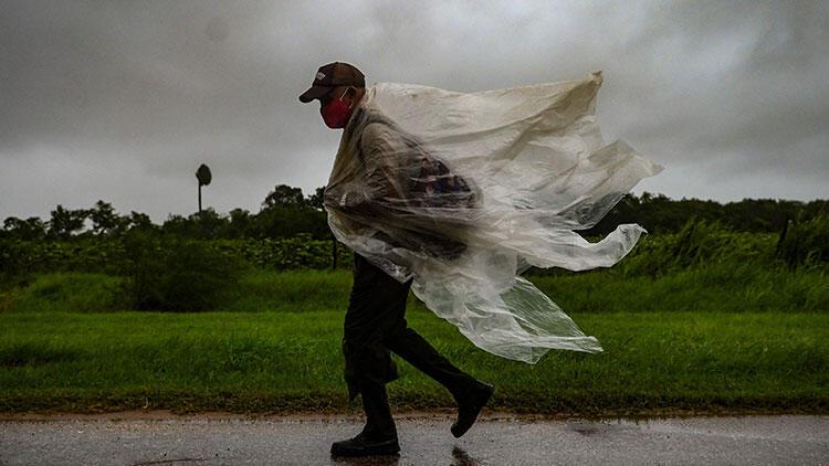 Ida Kasırgası Küba'nın batı kıyılarında etkisini göstermeye başladı