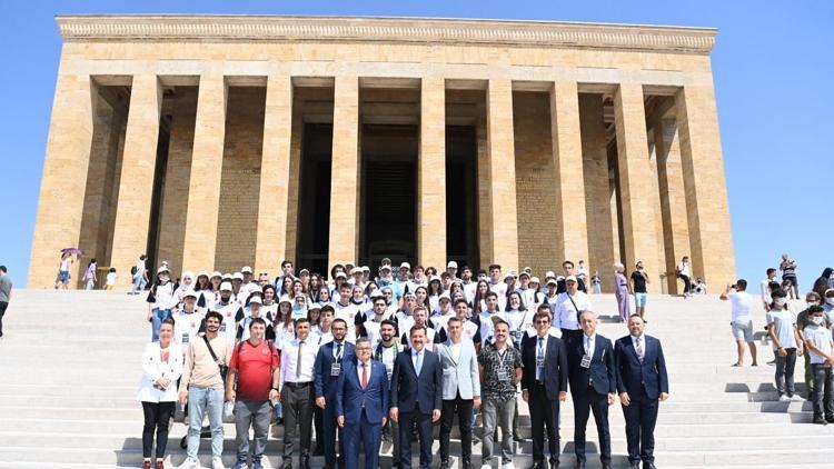 Balıkesir'li gençlerden Anıtkabir ziyareti