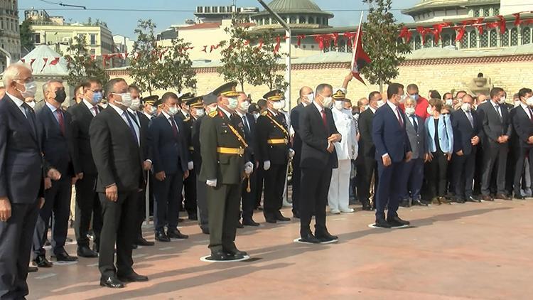 Taksim'de 30 Ağustos Zafer Bayramı töreni