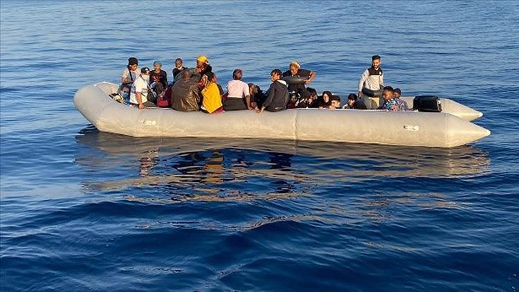 İngiltere Yunanistan'ı örnek aldı! Göçmenler için 'itme' planı