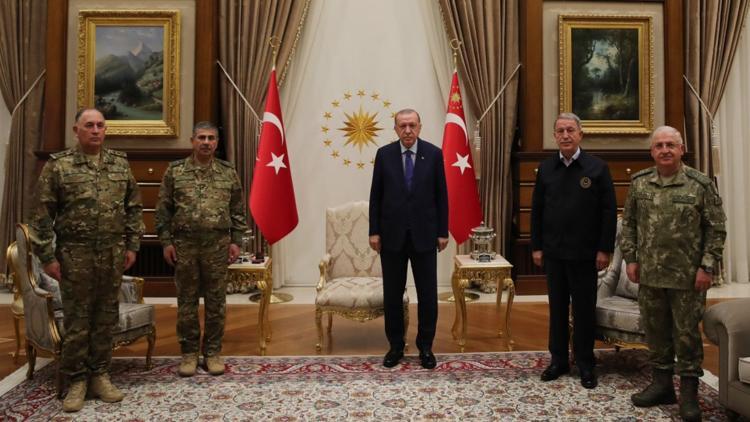 Cumhurbaşkanı Erdoğan, Azerbaycan Savunma Bakanı Hasanov ve Genelkurmay Başkanı Veliyev'i kabul etti
