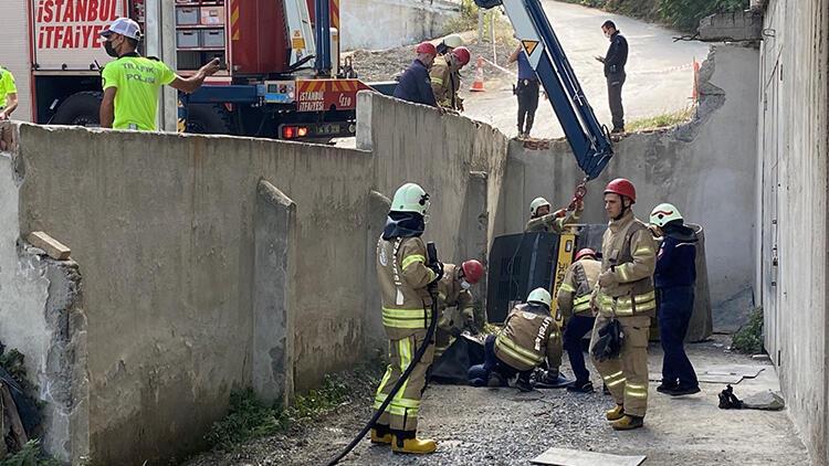 atasehir de devrilen is makinesinin altinda kalan surucu hayatini kaybetti son dakika haber