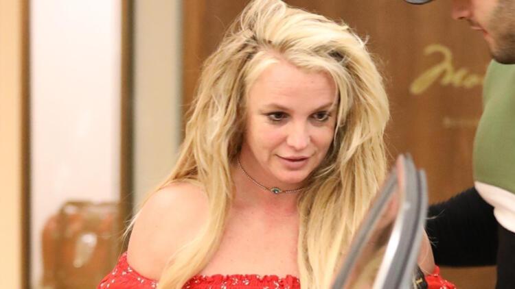 Britney Spears artık özgür Los Angeles mahkemesi şarkıcının babasının vasilik yetkisini askıya aldı