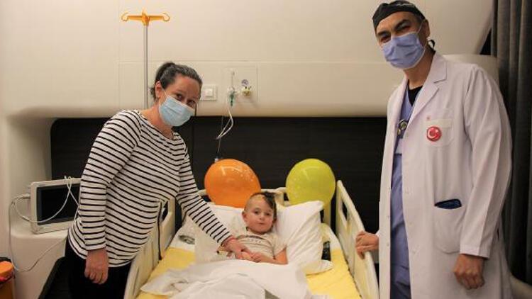 Koronavirüs sonrası sürekli uyuyordu 4 yaşındaki çocuk Türkiye’de uyandı