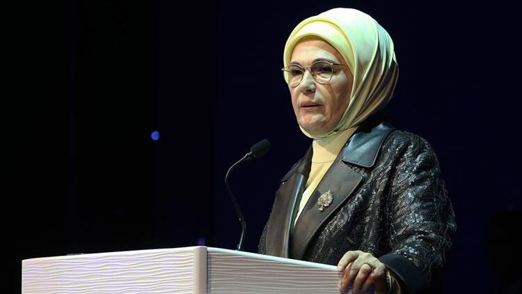 Cumhurbaşkanı Erdoğanın eşi Emine Erdoğan, Karabağın kurtarılmasının birinci yıl dönümünü kutladı