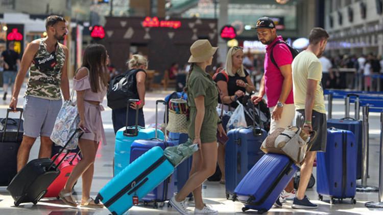 Bakan Ersoy turizmde yeni hedefi açıkladı: 29 milyon ziyaretçi, 24 milyar dolar gelir Bakan Ersoy turizmde yeni hedefi açıkladı: 29 milyon ziyaretçi, 24 milyar dolar gelir