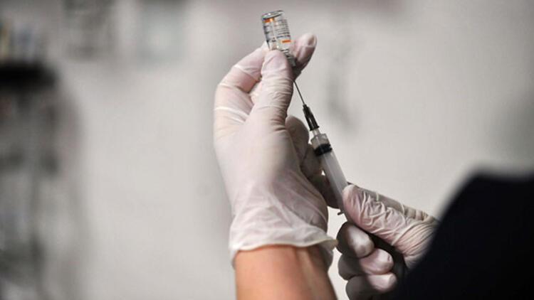 ’Sinovac’ yerine fazla dozda ’Biontech’ aşısı yapan hemşireye inceleme