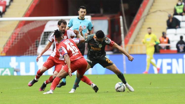 Antalyaspor, Alanyasporu 3 golle geçti