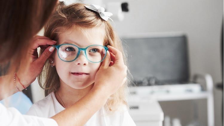cocugunuzun goz sagligi ile ilgili merak ettikleriniz 10 soru 10 cevap