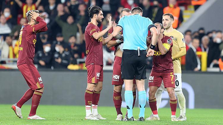 Son Dakika: Göztepe - Gaziantep FK maçında Ümit Öztürk kartlarını karıştırdı Son Dakika: Göztepe - Gaziantep FK maçında Ümit Öztürk kartlarını karıştırdı