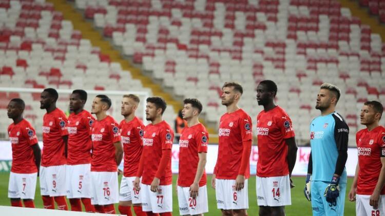 demir grup sivasspor da 2 futbolcu ceza sinirinda hurriyet