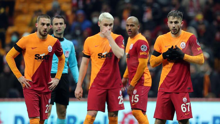 Trabzonspora mağlup olan Galatasarayın galibiyet hasreti 4 maça çıktı İşte Süper Ligdeki son puan durumu