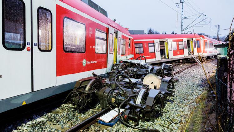 Almanya’da iki tren çarpıştı: 1 ölü, 18 yaralı