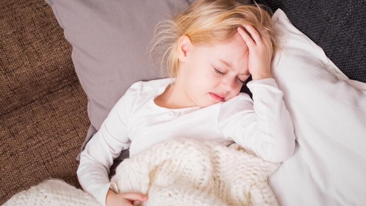 Çocuklarda baş ağrısı ve sabah kusmaları beyin tümörü belirtileri olabilir