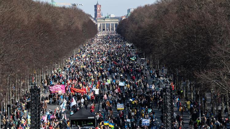 Almanya’da savaş karşıtı protestolar devam ediyor Almanya’da savaş karşıtı protestolar devam ediyor