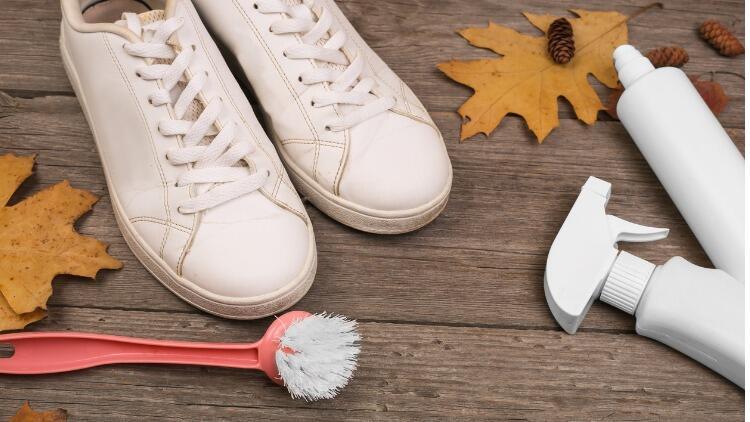 Beyaz spor ayakkabı nasıl temizlenir? Beyaz ayakkabı temizlemenin kolay ve pratik yolları