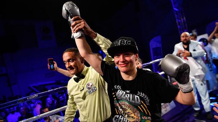 Seren Ay Çetinden tarihi zafer WBC gümüş kemerin sahibi oldu