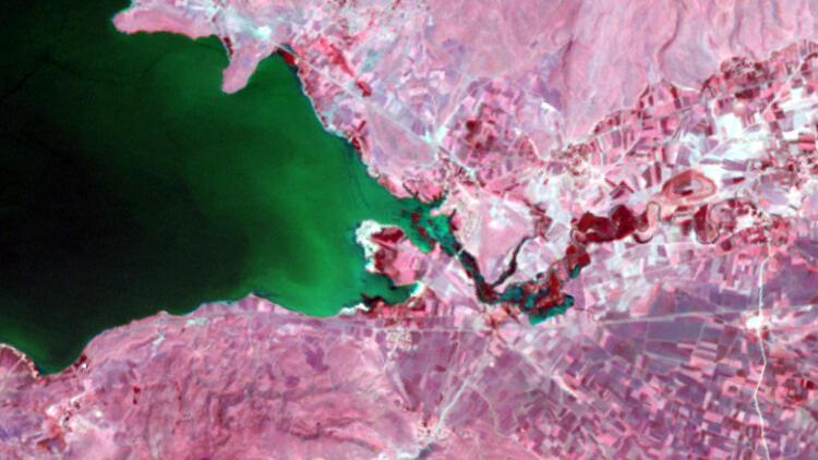 Uydu görüntülerinde ortaya çıktı, Van Gölünün şekli kısmen değişti Son yağışlar da yeterli olmadı...