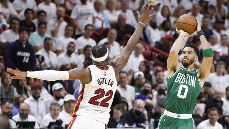 Son Dakika: Miami Heat, Boston Celticsi devirdi ve seride öne geçti