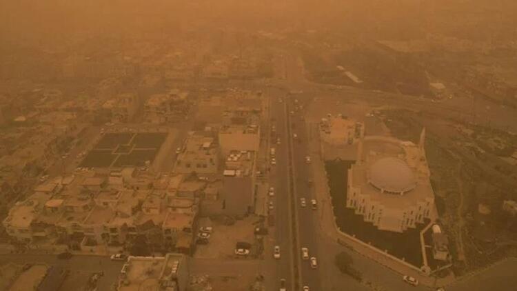 Irak'ta kum fırtınası alarmı: Ülke genelinde resmi tatil ilan edildi -  Dünyadan Haberler