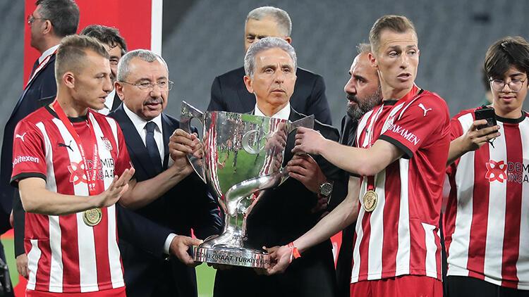 Sivasspor - Kayserispor kupa finalinde seremoniye damga vuran olay Hakan Aslan & Ziya Erdal